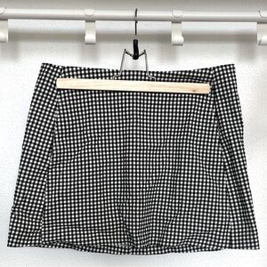 Mini Skirt - Urban Outfitters black and white mini skirt with pockets